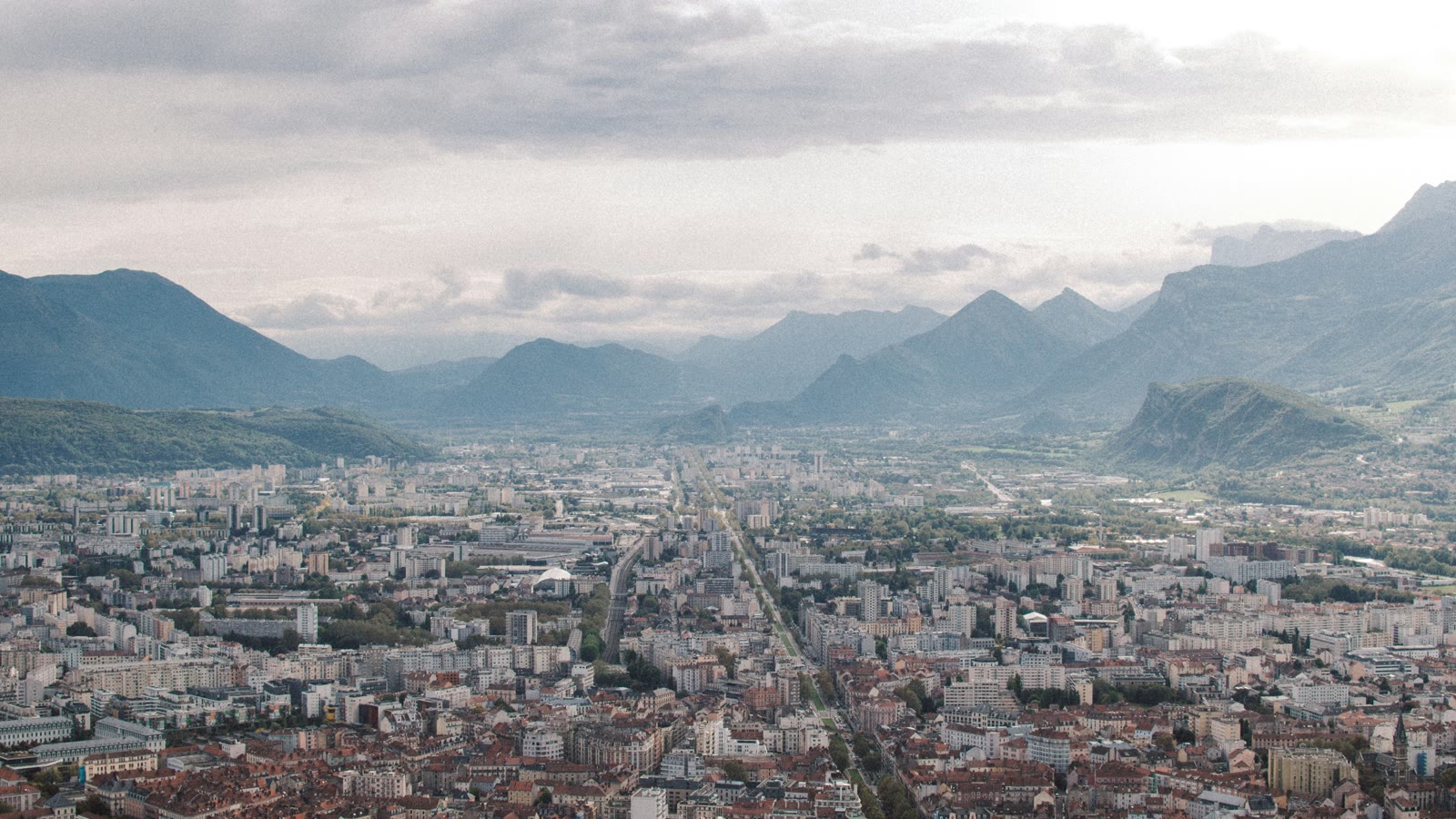 Auvergne-Rhône-Alpes : comment Grenoble est devenue le cœur industriel des puces électroniques en Europe