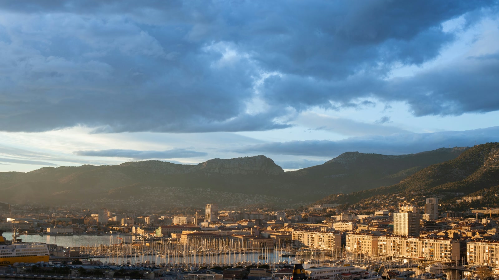 PACA : à Toulon, la mer qui fait vivre tout un département